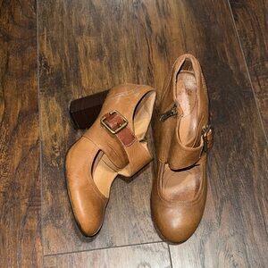 Clarks Brown Distressed Leather Women's Block Heels with Buckle And Zipper